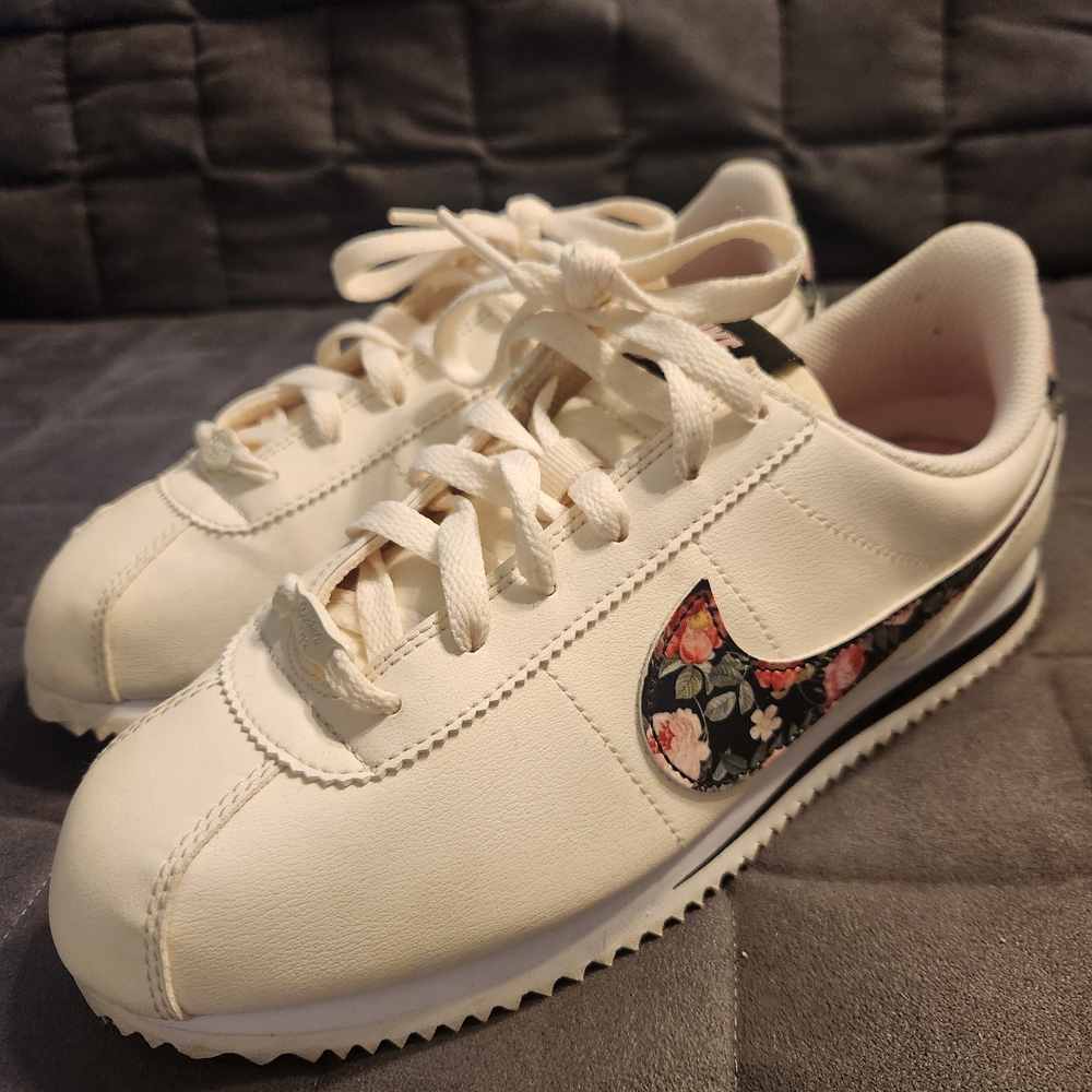 Women's Floral Accent White Sneakers